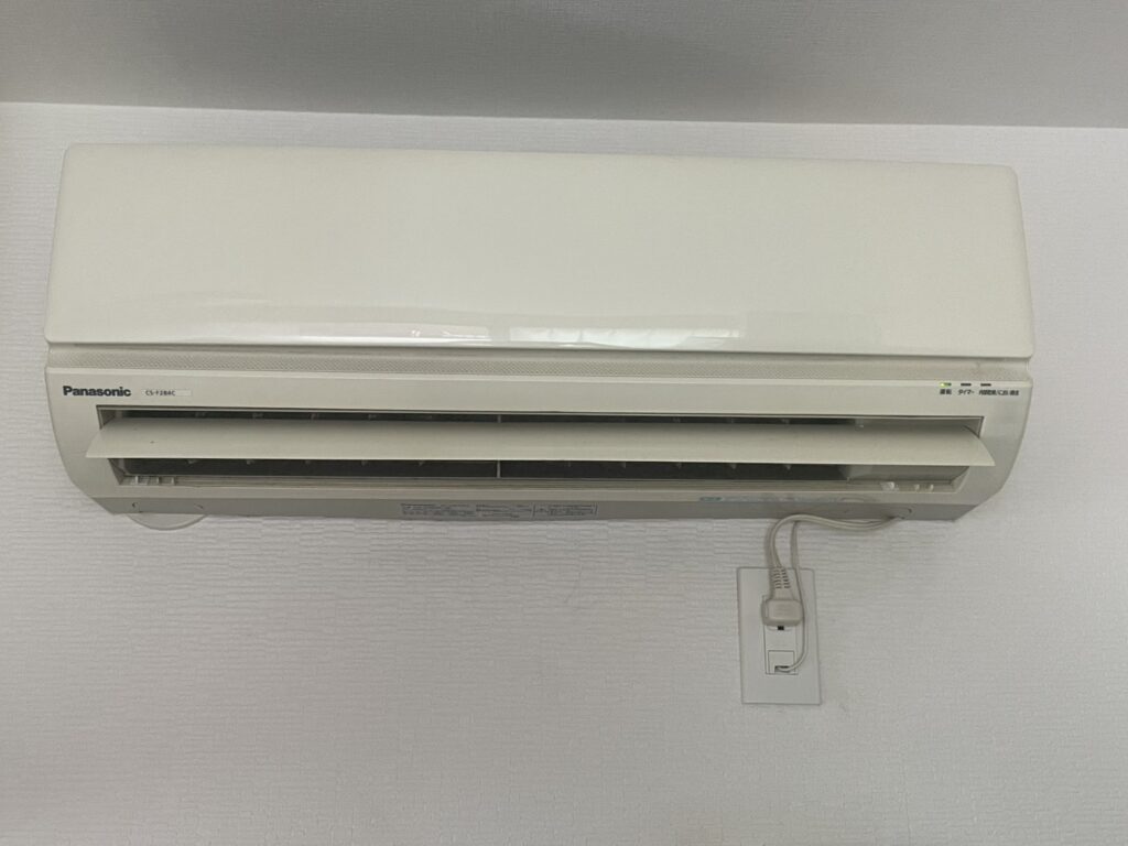 港区高木様邸のエアコンクリーニング。内部の汚れ