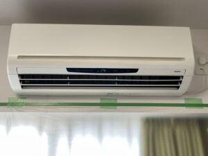 名古屋市熱田区での作業写真:分解した部品を洗っているところ