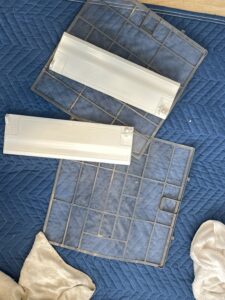 名古屋市千種区での作業写真:分解した部品を洗っているところ