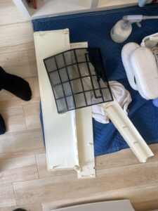 名古屋市千種区での作業写真:分解した部品を洗っているところ