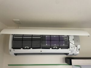 名古屋市東区での作業写真：分解した部品を洗っているところ