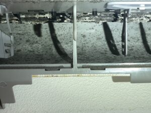 名古屋市名東区での作業写真:内部の汚れ(施工前)