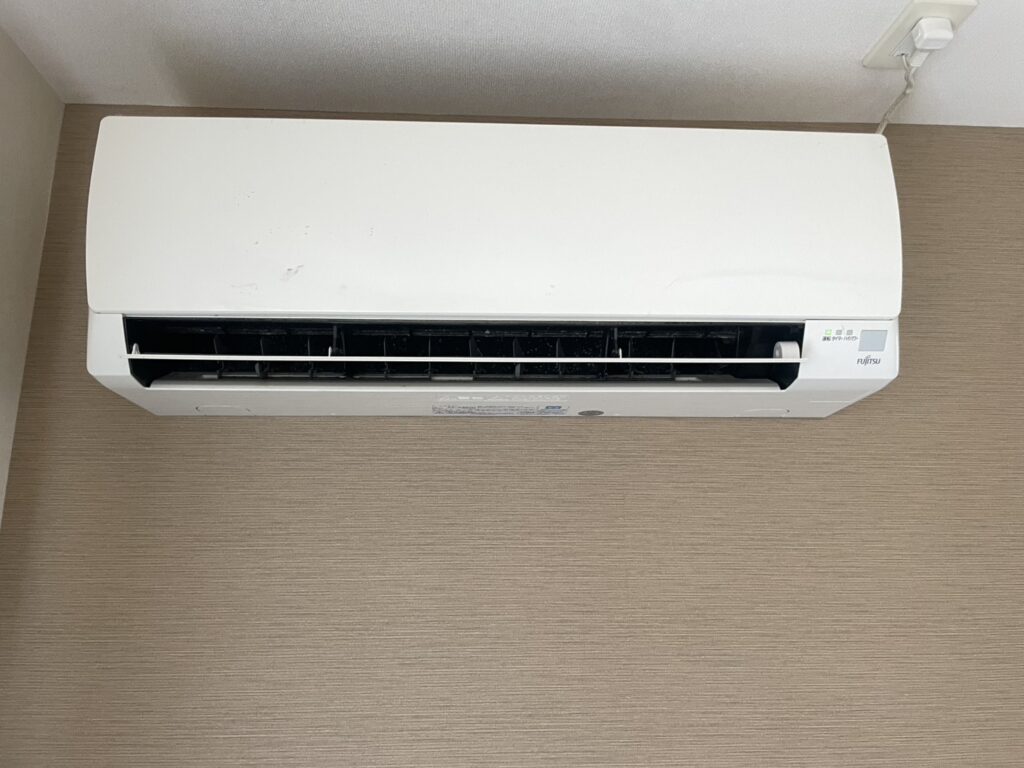 港区松崎様邸のエアコンクリーニング。施工前