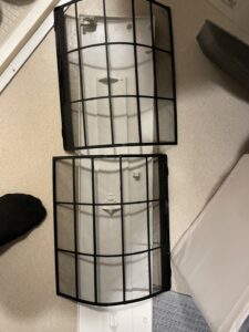 名古屋市港区での作業写真:分解した部品を洗っているところ