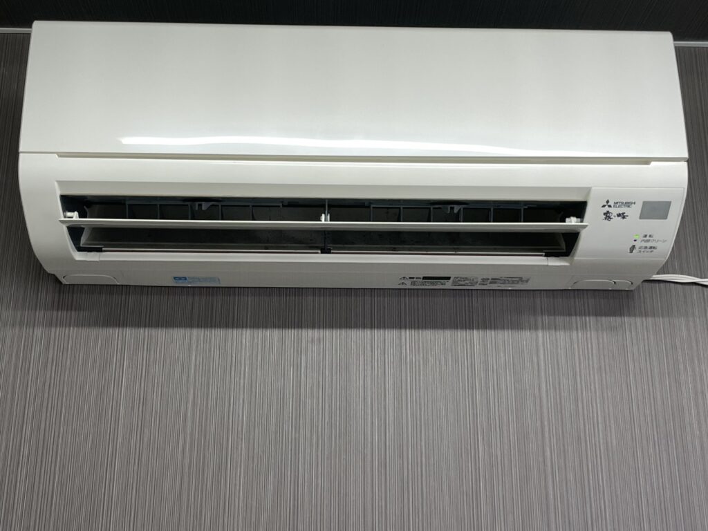 西区佐藤様邸のエアコンクリーニング。施工前